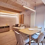 Alpine Chic Retreat Apartment