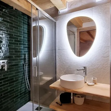 Alpine Chic Retreat Apartment Courmayeur