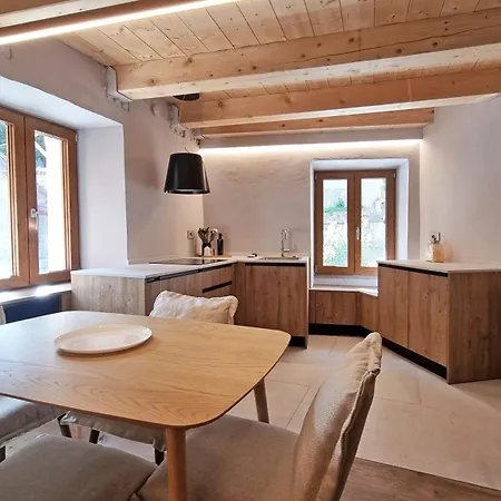 Alpine Chic Retreat Apartamento